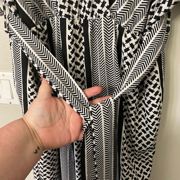 Bloomchic geometric contrast dolman sleeve pocket belted wrap jumpsuit - Picture 4 of 10